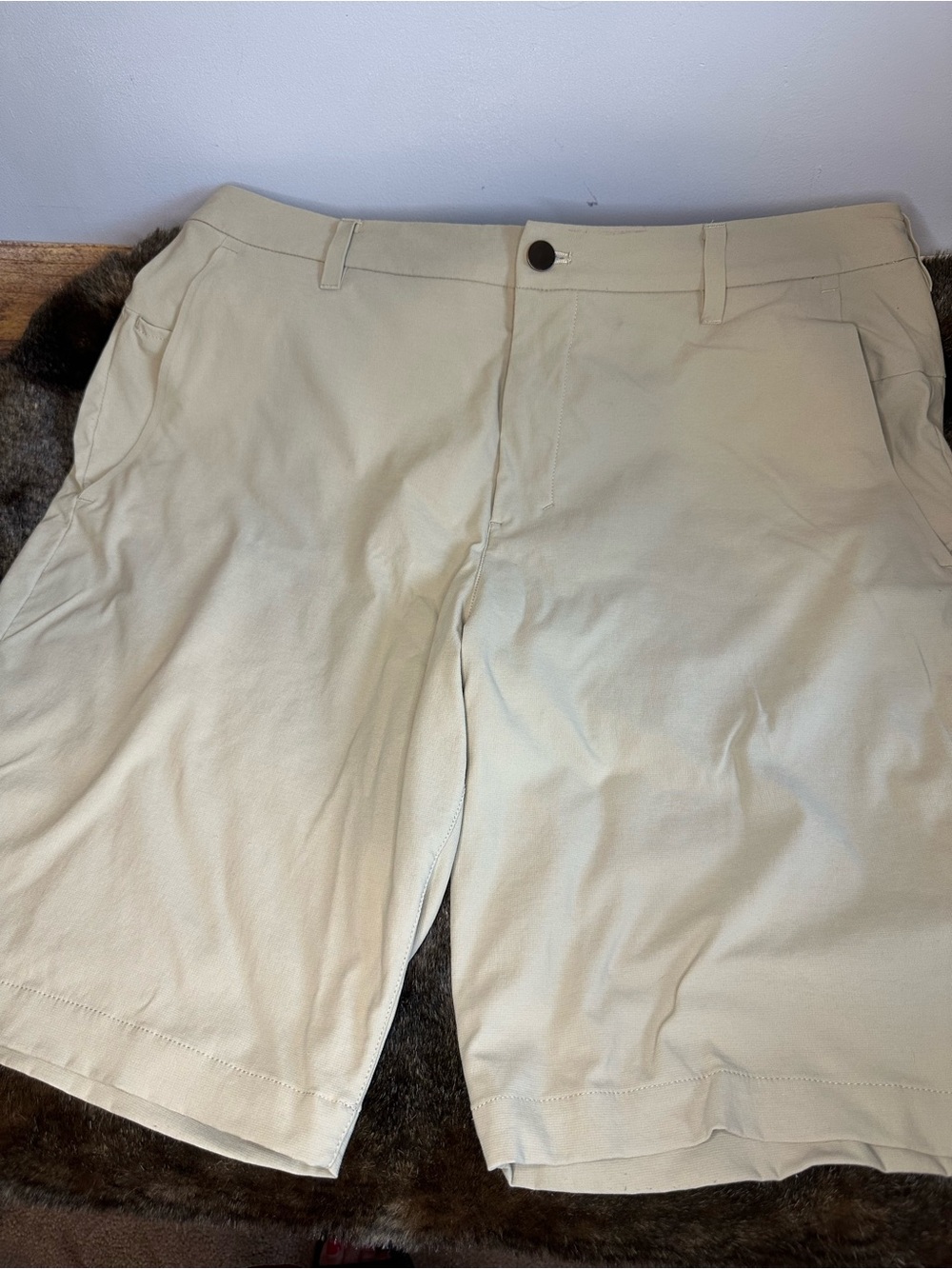 lululemon athletica Men’s Light Beige Flat-Front Shorts